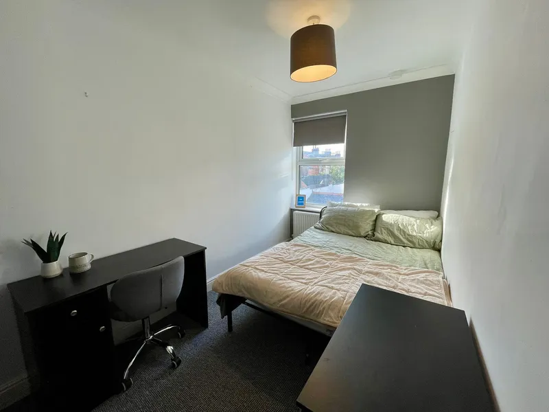 Charming 2 Bed Student House // Aug 2026 - Image 4